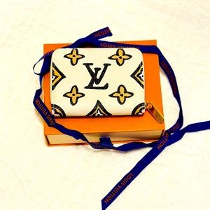 NWT Louis Vuitton Wild At Heart Cream Black Logo Monogram Zippy Wallet